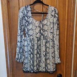 Tobi Blue White baby doll Mini Dress flared sleeves Small snake print